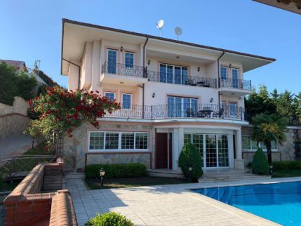 Villa For Rent In Buyukgekmege - Istanbul